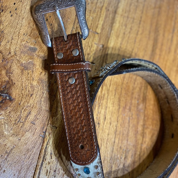 Men’s Nocona blue rhinestone cow hide belt. - Picture 3 of 6